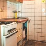 2 izbový byt - Najškaredší byt v Bratislave predaný nad hodnotu znaleckého posudku-675x900